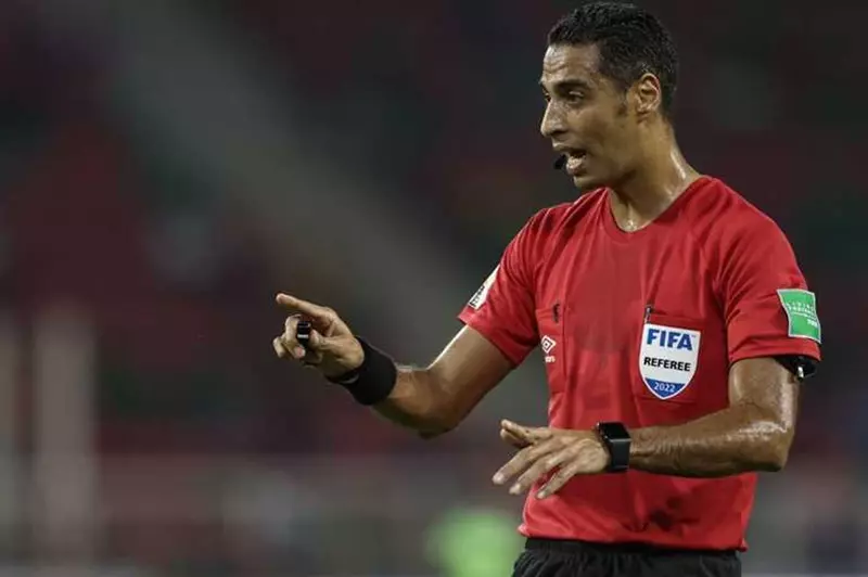 إعلان رسمي: أمين عمر يقود تحكيم مباراة الأهلي وفاركو