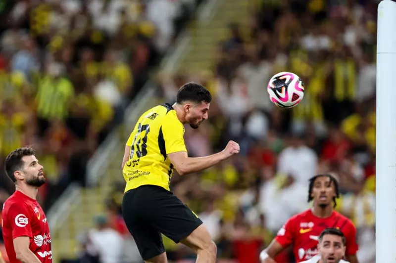 اتحاد جدة يتوج بكأس الملك بقيادة بنزيما وعوار (فيديو)