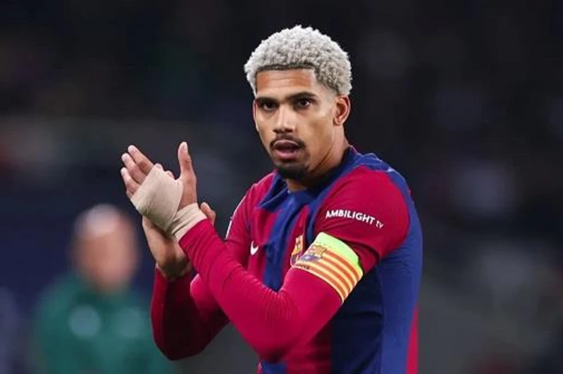 برشلونة يتشبث بأراوخو ويرفض مغادرته إلا وفق شروط محددة